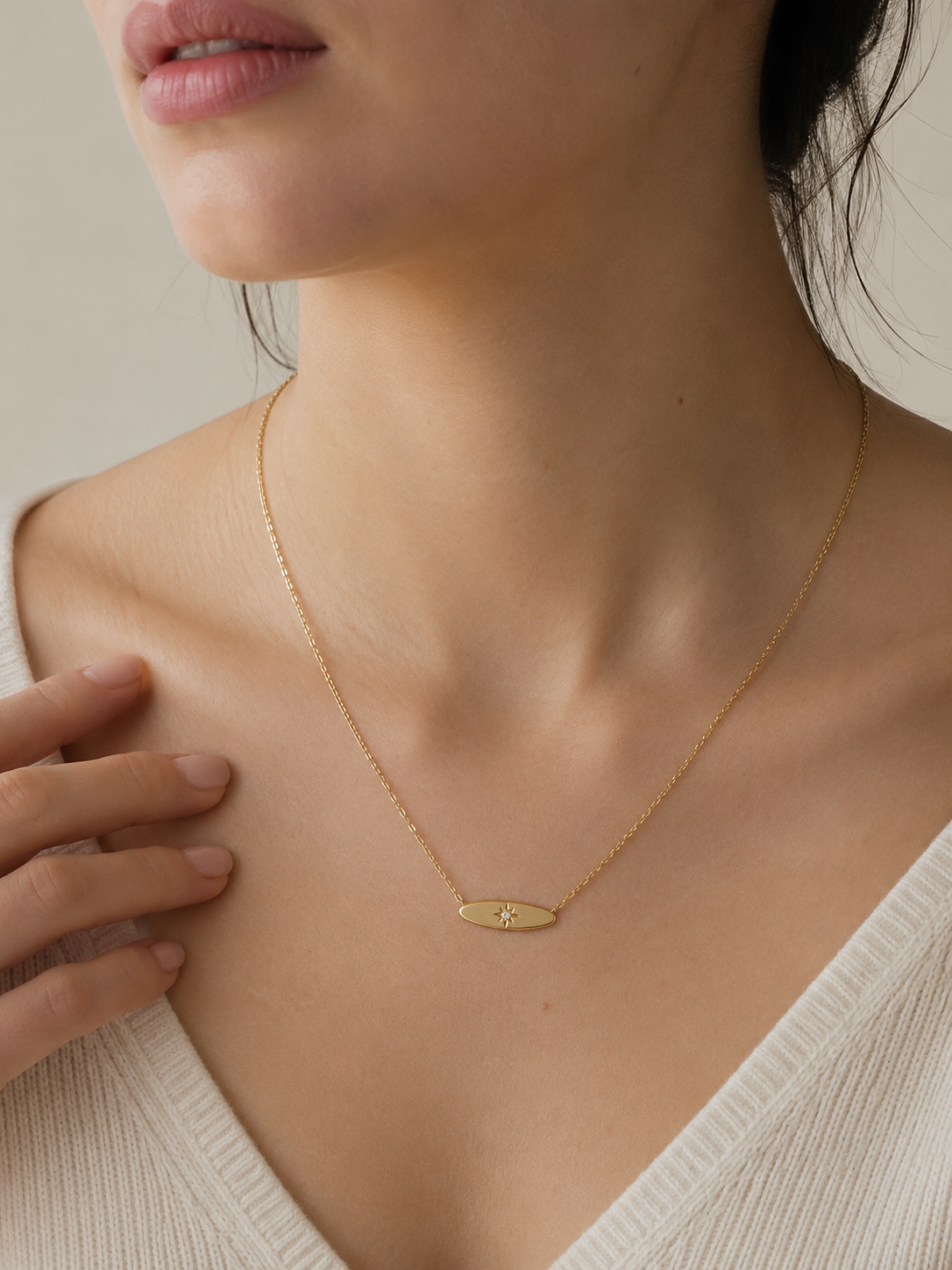 STAR DISC NECKLACE