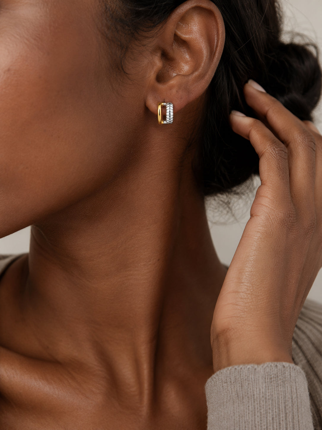 STACKED CIRCULAR HOOPS