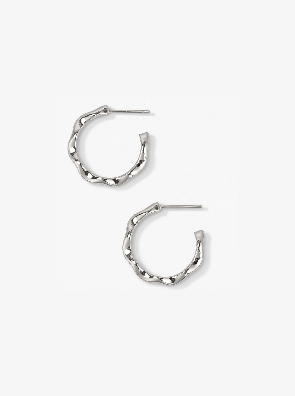 TIDE DIAMOND RIPPLE HOOP EARRINGS