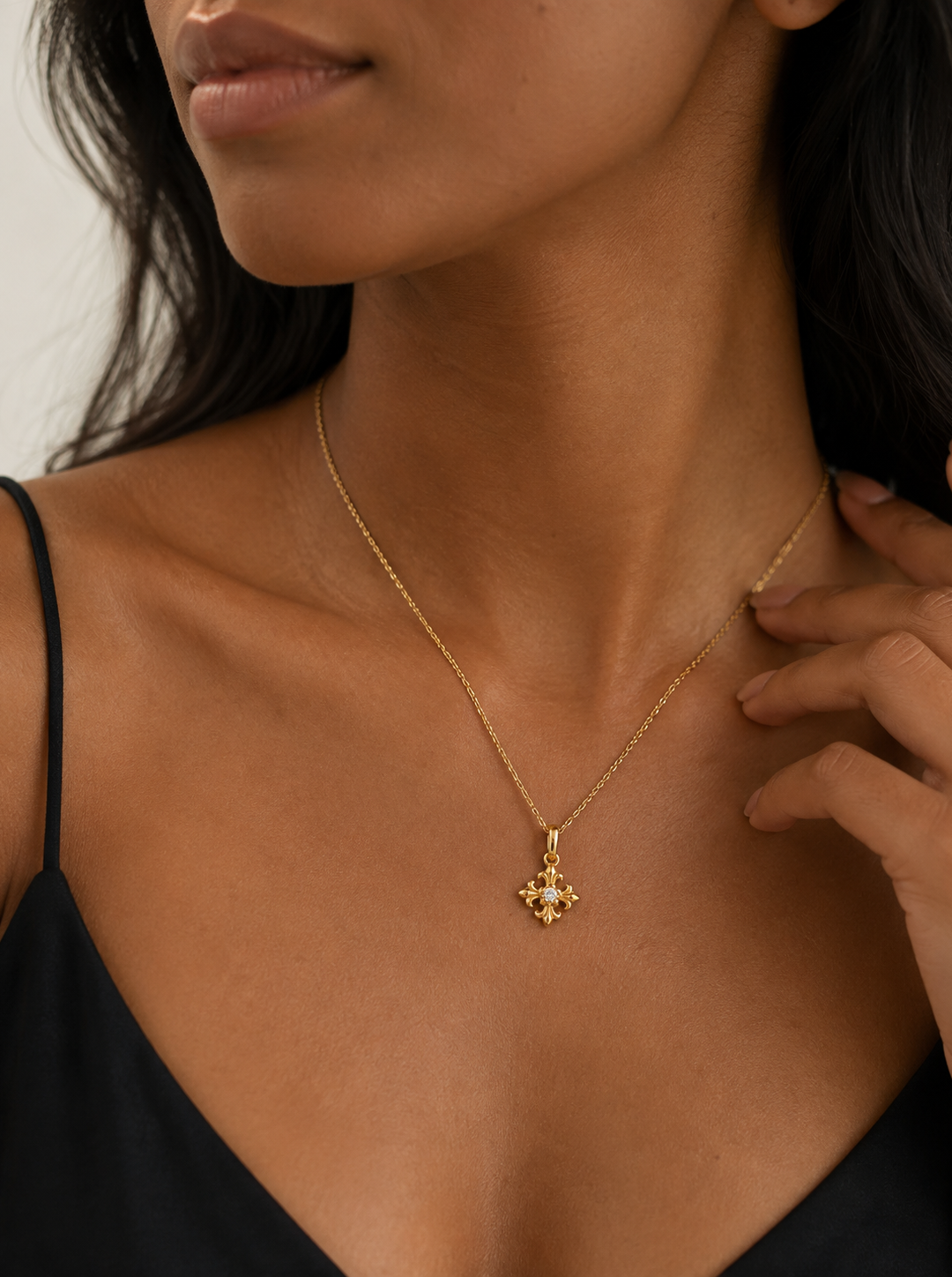 IRIS BLOOM CHARM NECKLACE