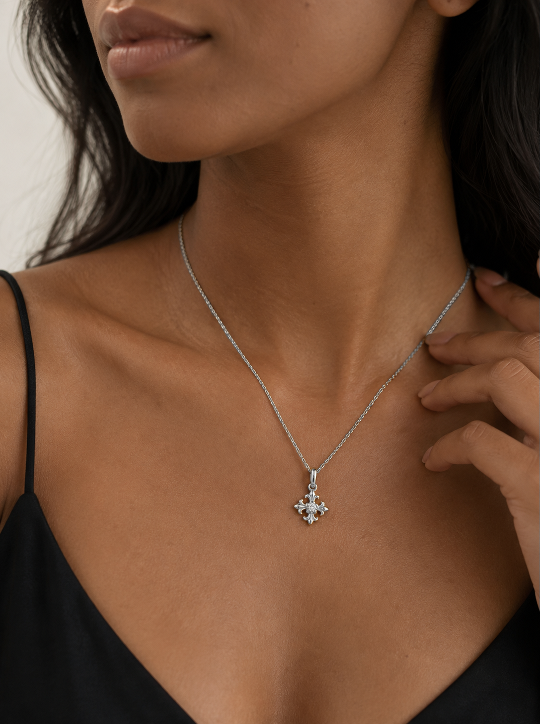 IRIS BLOOM CHARM NECKLACE
