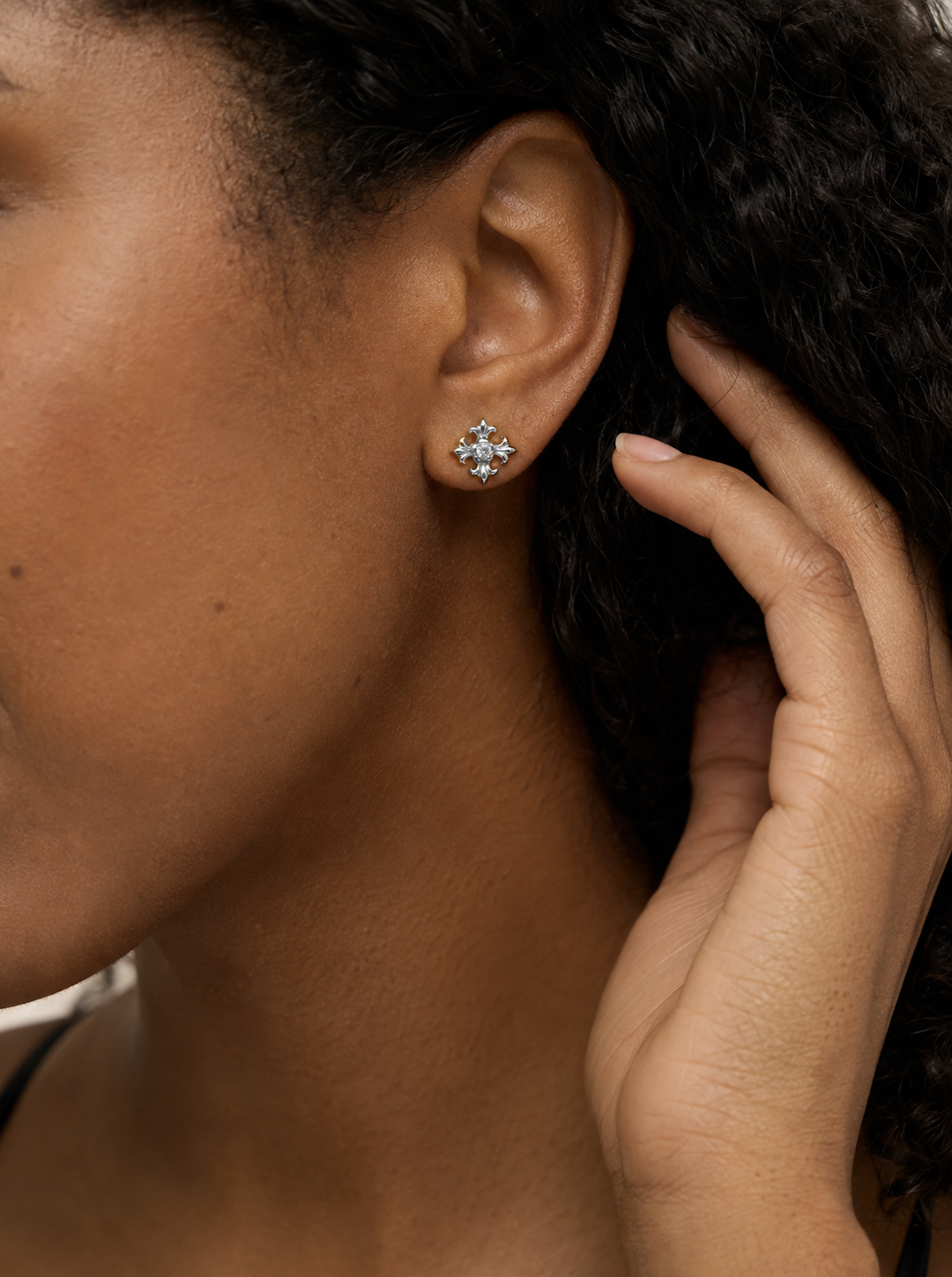IRIS SEAL EARRINGS