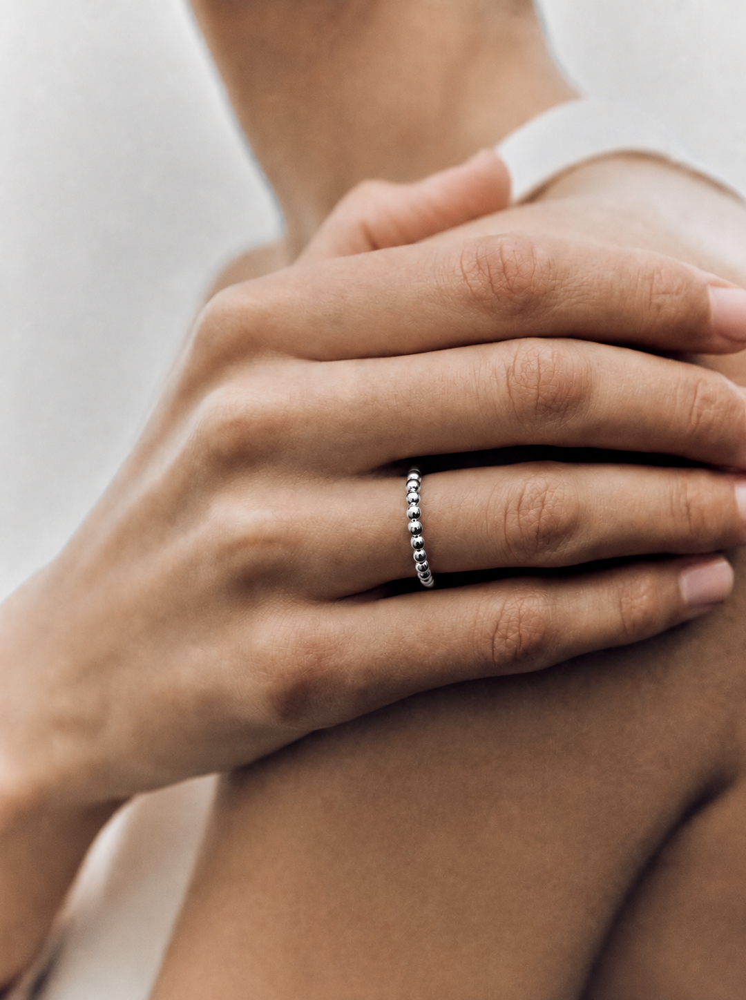 ANILLO CON CUENTAS S&S