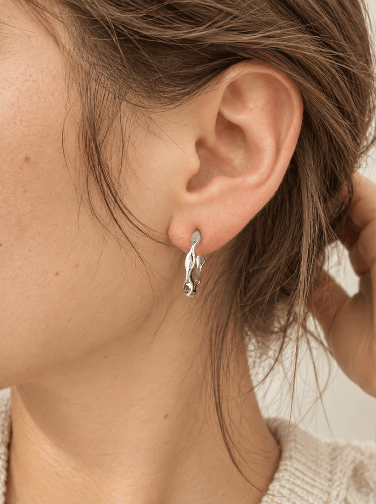 TIDE  RIPPLE HOOP EARRINGS