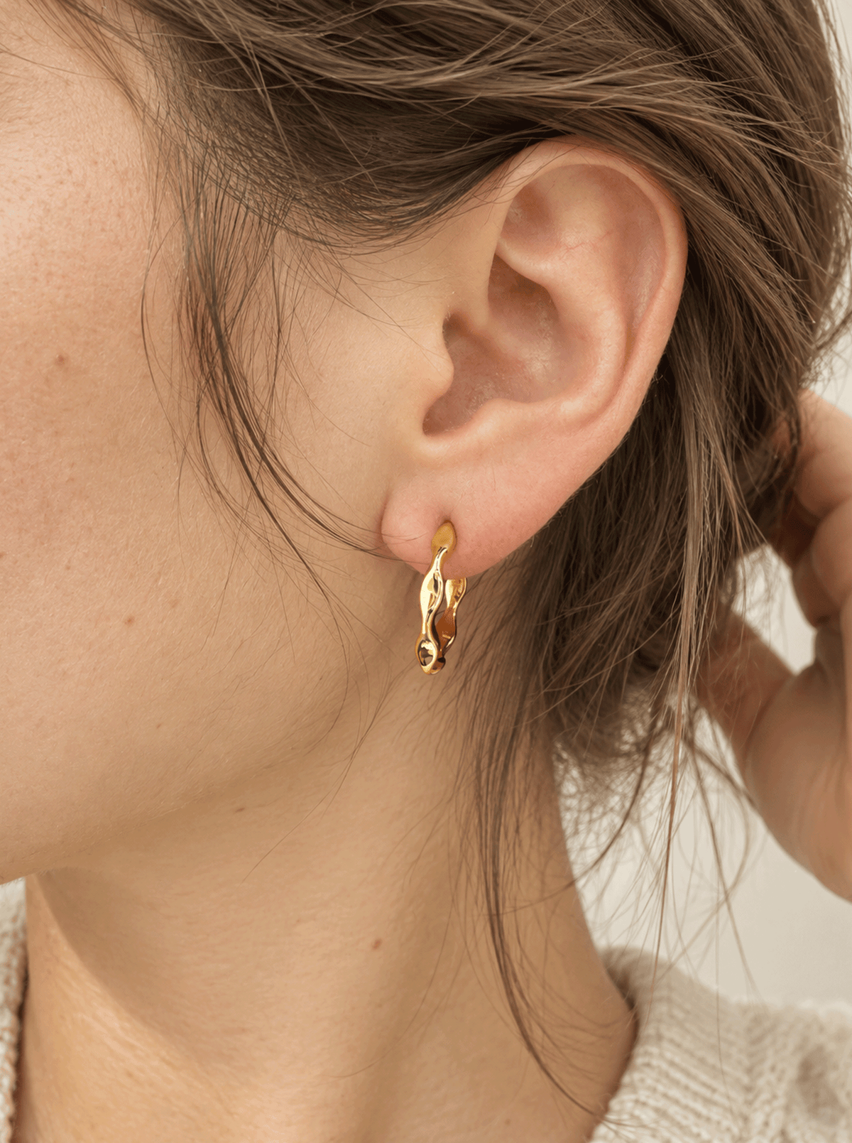 TIDE  RIPPLE HOOP EARRINGS